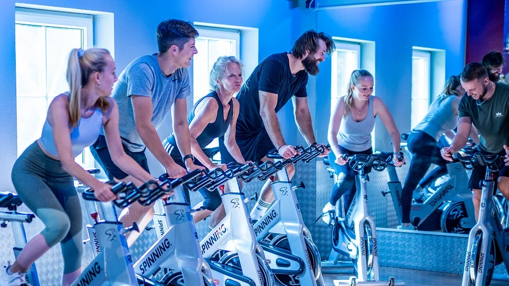 Indoor Cycling in Oldenburg
Gruppendynamik trifft Ausdauer Header Hintergrund